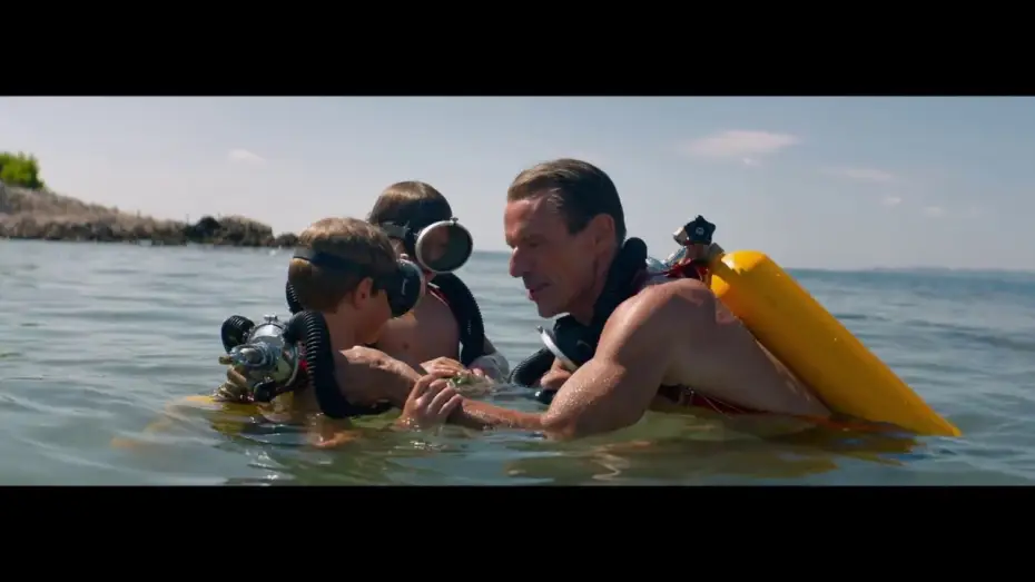 Video for the film The Odyssey — L'ODYSSÉE - extrait "Plongée en famille"