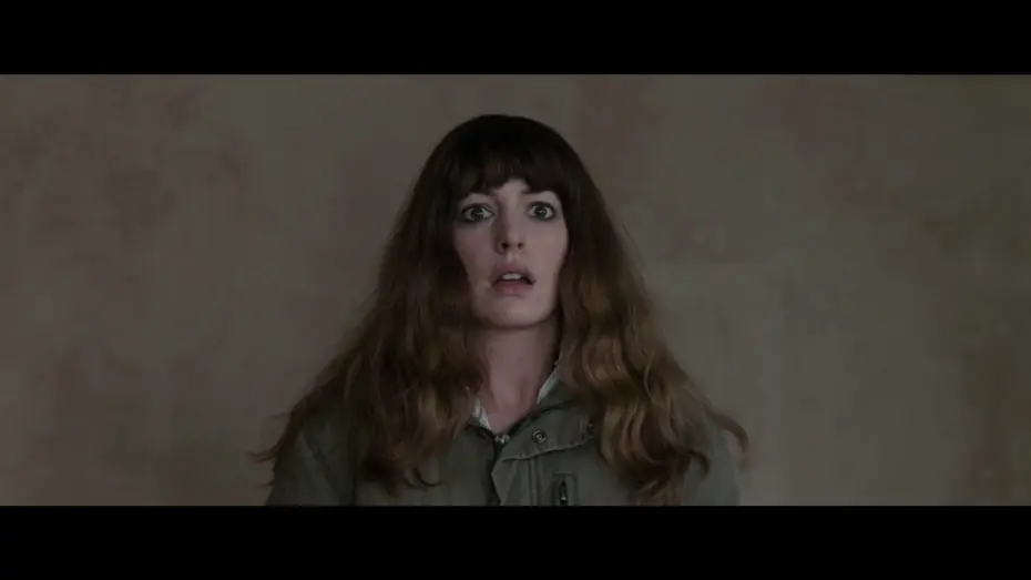 Video for the film Colossal — COLOSSAL - Bande-annonce officielle VF