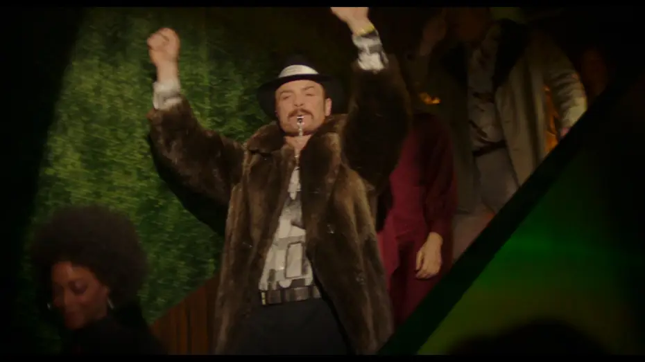 Video for the film Chuck — OUTSIDER - Extrait - Le roi de la nuit - VF