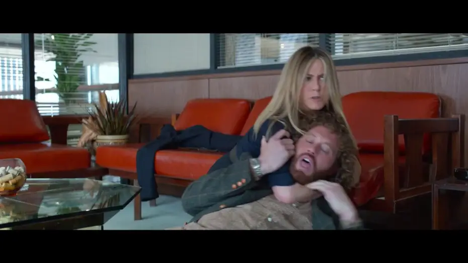 Video for the film Office Christmas Party — Tradition familiale - VF
