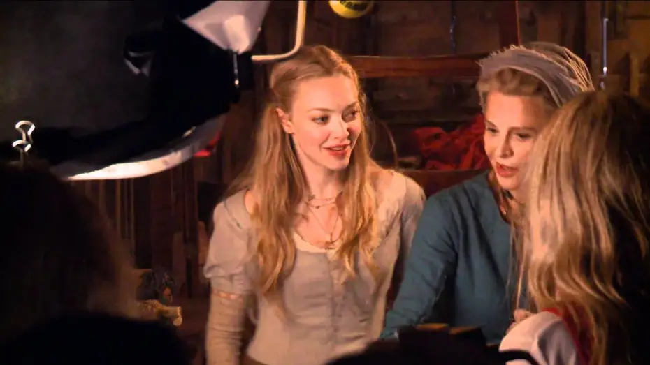 Video for the film Red Riding Hood — Dziewczyna w Czerwonej Pelerynie - Featurette: Casting a Fairy Tale