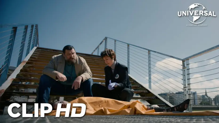 Video for the film The Gentleman — Clip - Aparece el cadáver de Olga