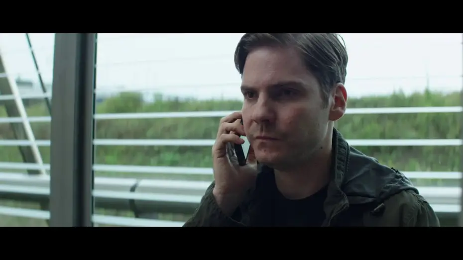 Video for the film Captain America: Civil War — Captain America : Civil War - Scène coupée : Zemo rencontre le Docteur Broussard