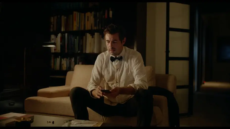 Video for the film The Square — The Square clip - Message
