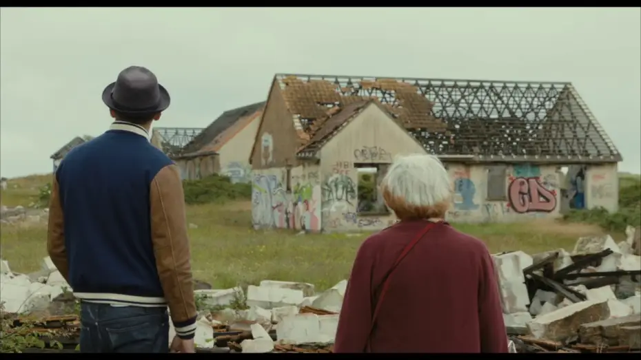 Video for the film Faces Places — Extrait Pirou-Plage - VISAGES, VILLAGES d'Agnès Varda et JR