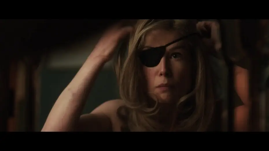 Video for the film A Private War — Becoming Marie Colvin | Rosamund Pike Interview
