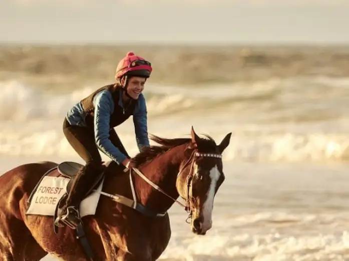 Video for the film Ride Like a Girl — Corre como una chica - Trailer español (HD)