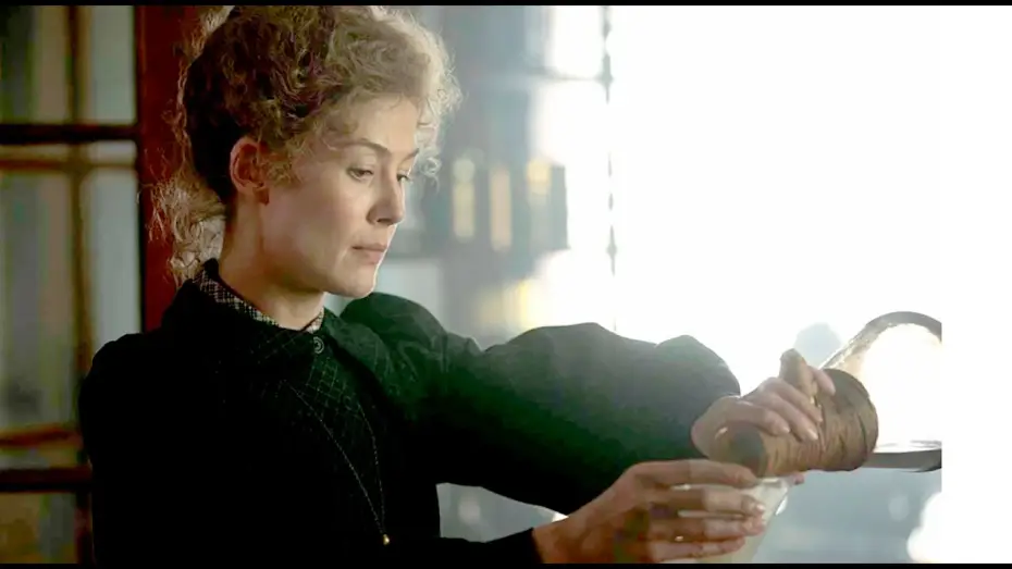 Video for the film Radioactive — Madame Curie - Trailer español (HD)