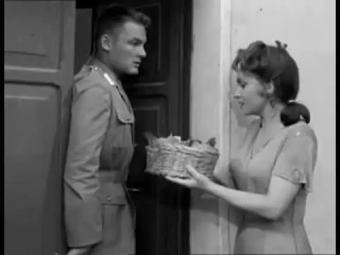Video for the film Bread, Love and Dreams — Pane, amore e fantasia . 1953 . La bersagliera innamorata