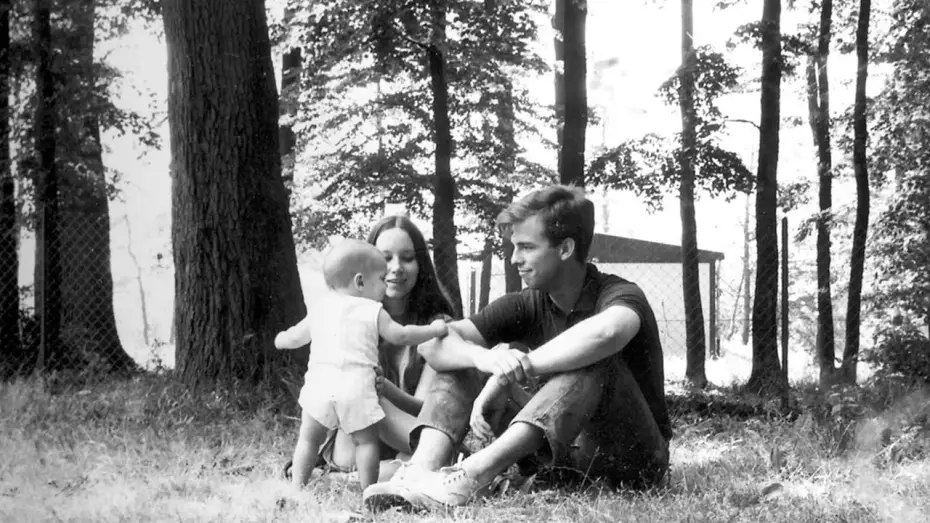 Video for the film Holding Still — Holding Still - trailer