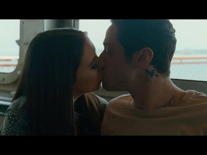 Video for the film The King of Staten Island — The King of Staten Island - Spot 30s "Heroes" [VOST]