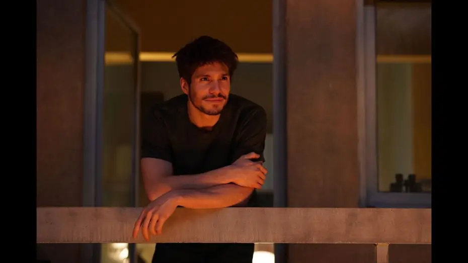 Video for the film Someone, Somewhere — Tan cerca, tan lejos - Trailer español (HD)