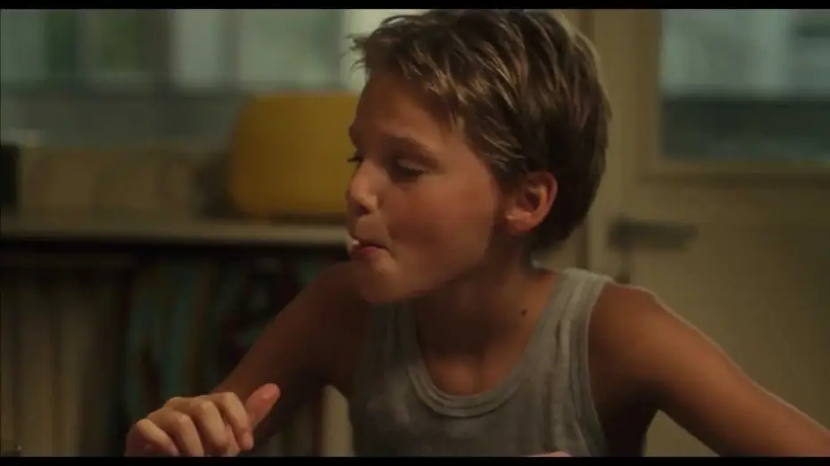 Video for the film Tomboy — "Tomboy"  Trailer oficial con subtítulos en español