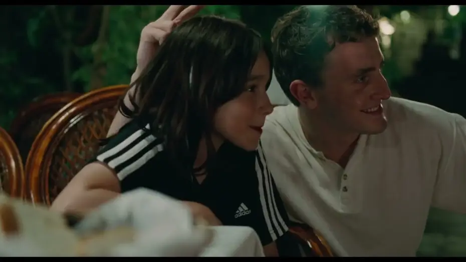 Video for the film Aftersun — Tráiler oficial (VOSE)