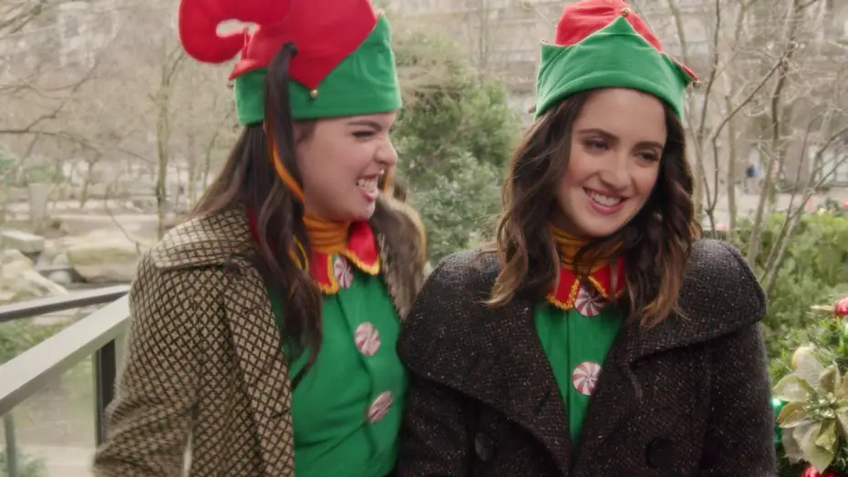 Video for the film A Cinderella Story: Christmas Wish — Una cenicienta moderna: un deseo de Navidad - Trailer