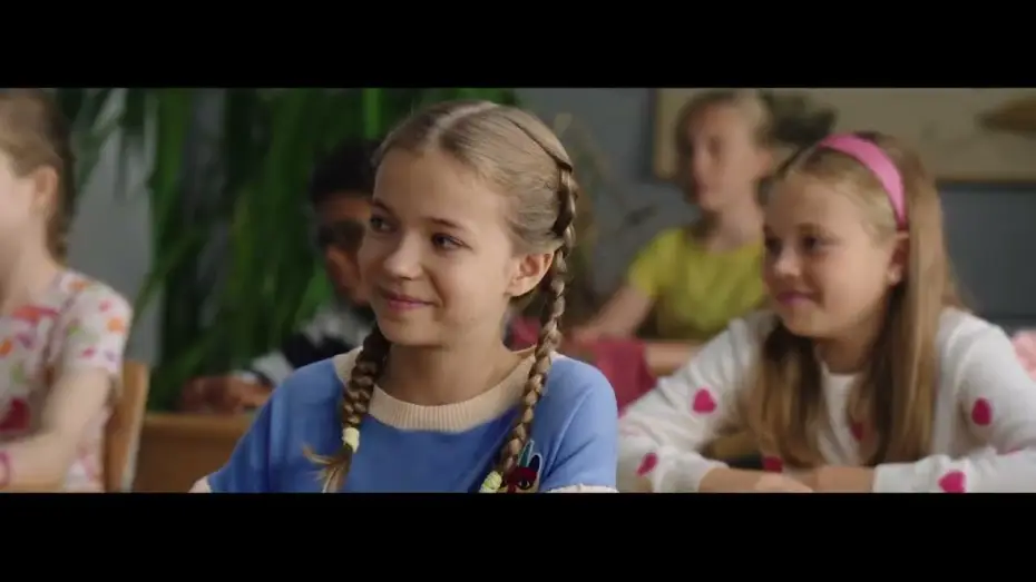 Video for the film Super Furball Saves the Future — Superbola de pelo salva el futuro - Tráiler