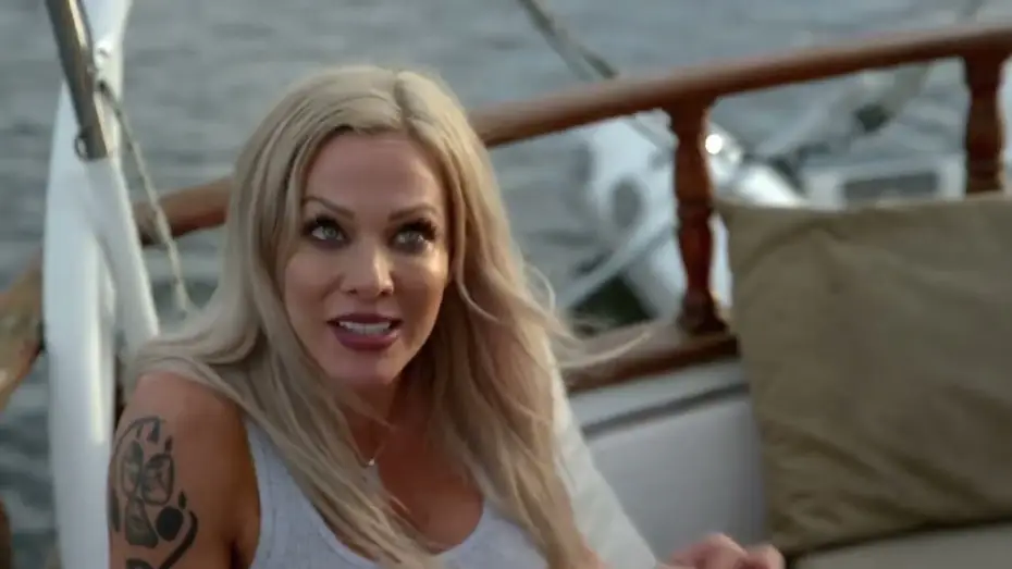 Video for the film The Penthouse — The Penthouse | Tráiler en castellano [ES]