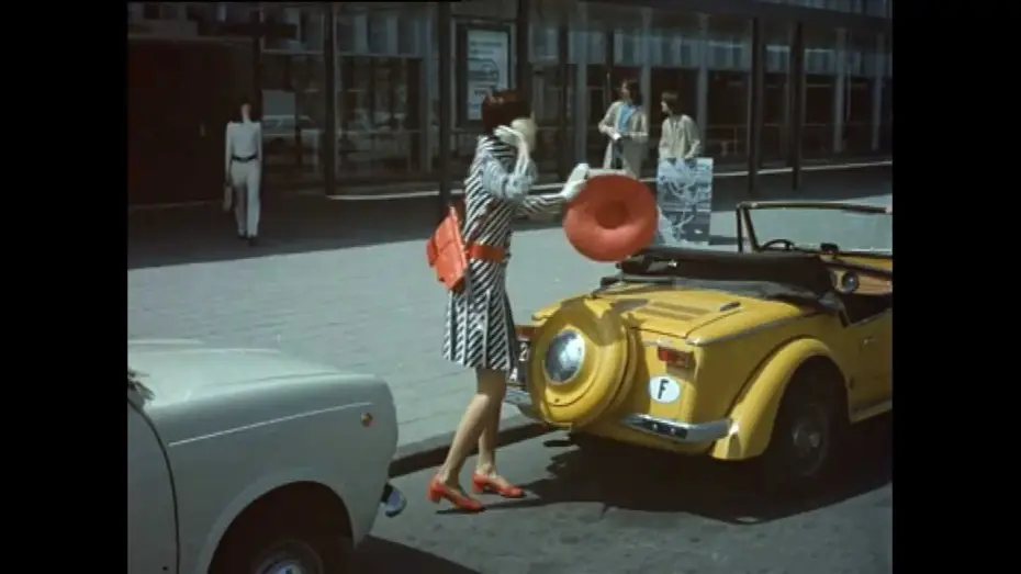 Video for the film Trafic — Jacques Tati Trafic - Trailer