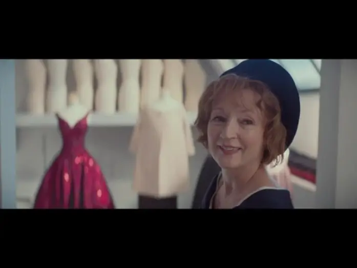 Video for the film Mrs Harris Goes to Paris — Paryż pani Harris - fragment filmu