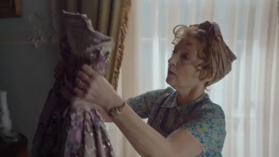 Video for the film Mrs Harris Goes to Paris — Офіційний трейлер