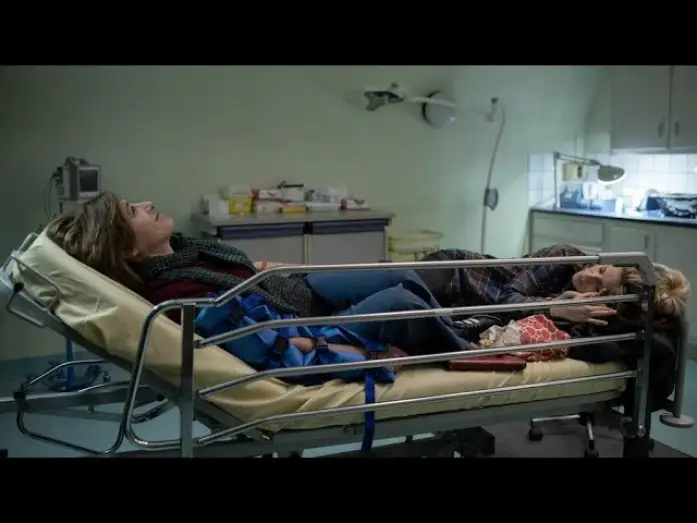 Video for the film The Divide — La fractura - Trailer español