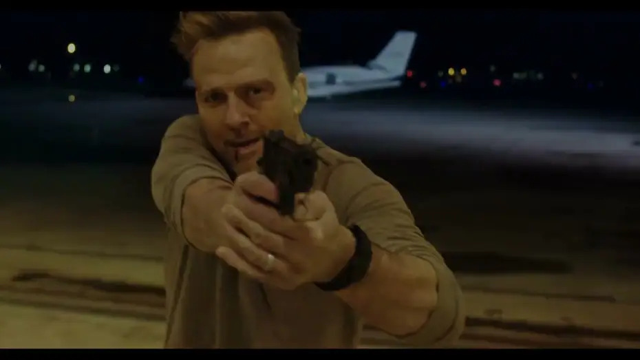 Video for the film Assault on VA-33 — Asalto al hospital - Tráiler
