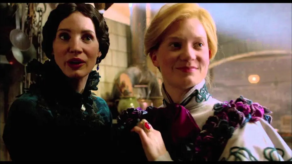 Video for the film Crimson Peak — Edith Asks Lucille For Keys