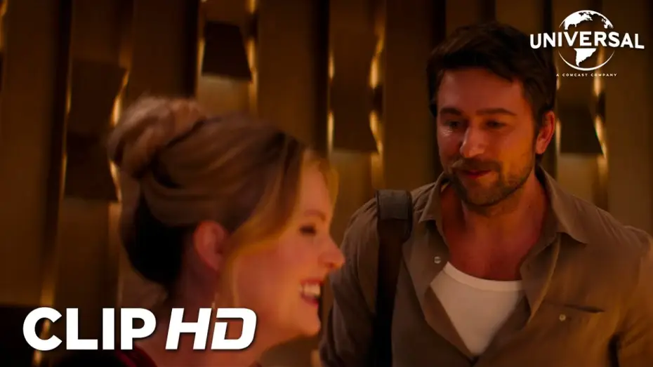 Video for the film Drop — Clip en español - Henry llega al restaurante