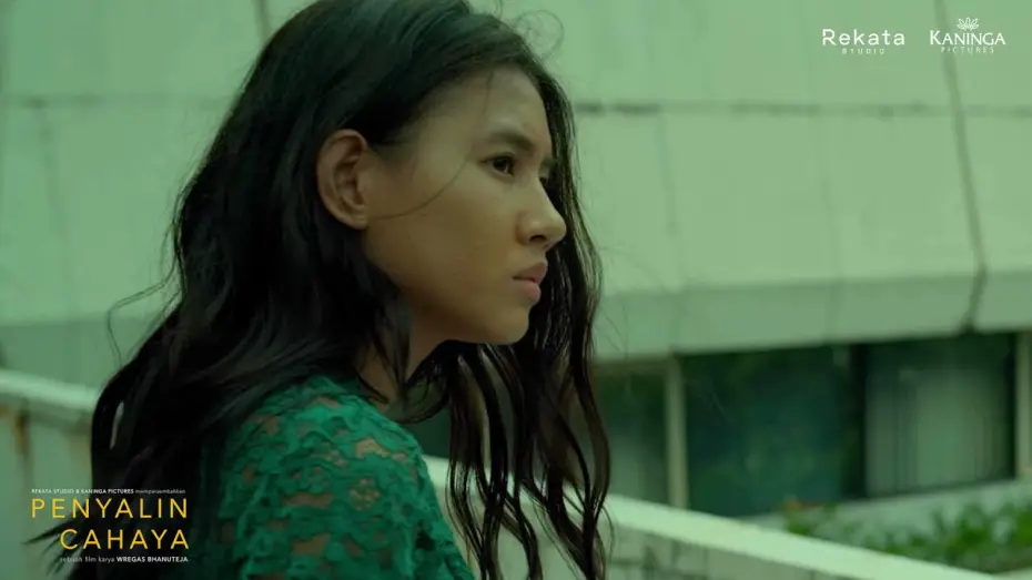 Video for the film Photocopier — Shenina Cinnamon - pemeran utama film PENYALIN CAHAYA