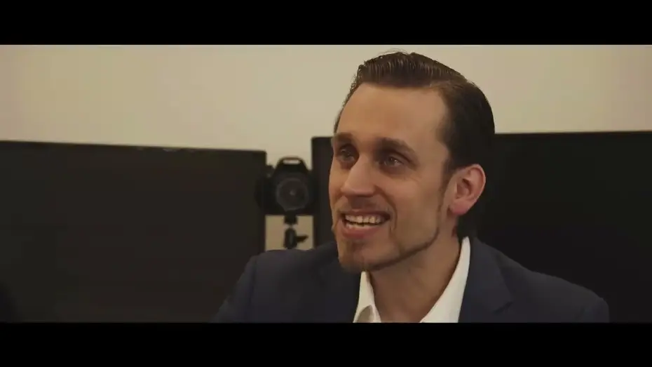 Video for the film Public Eye — Фильм; Под прицелом общества / Public Eye — Русский трейлер (2021)