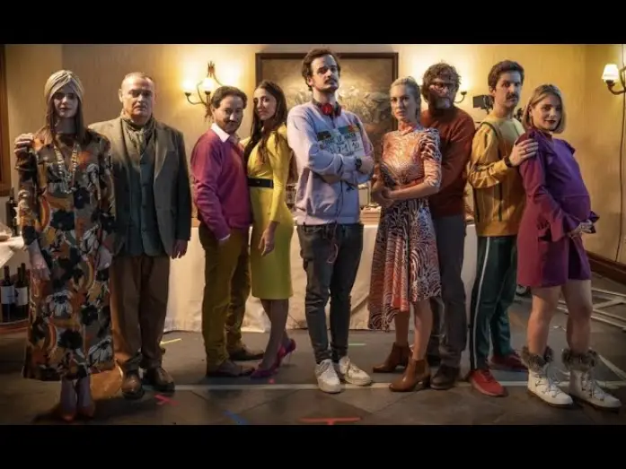Video for the film Everybody Does It — Todos lo hacen - Tráiler Oficial