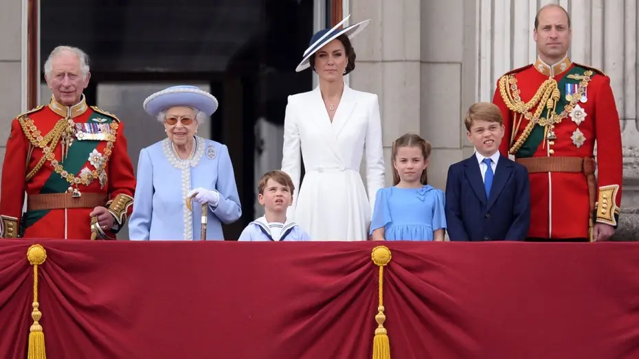 Video for the film Elizabeth: A Portrait in Part(s) — Isabel II: Retrato de la reina - Tráiler español
