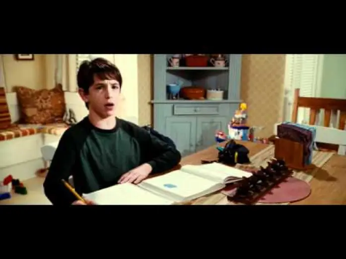 Video for the film Diary of a Wimpy Kid: Rodrick Rules — Trailer "El Diario de Greg 2: La Ley de Rodrick"