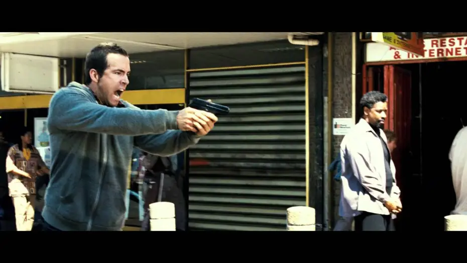 Video for the film Safe House — Safe House - Nessuno è al sicuro - Trailer italiano ufficiale