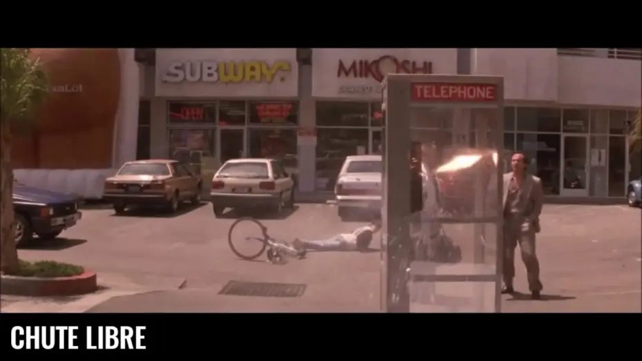 Video for the film Falling Down — Chute libre - Scène culte – Détruit la cabine téléphonique