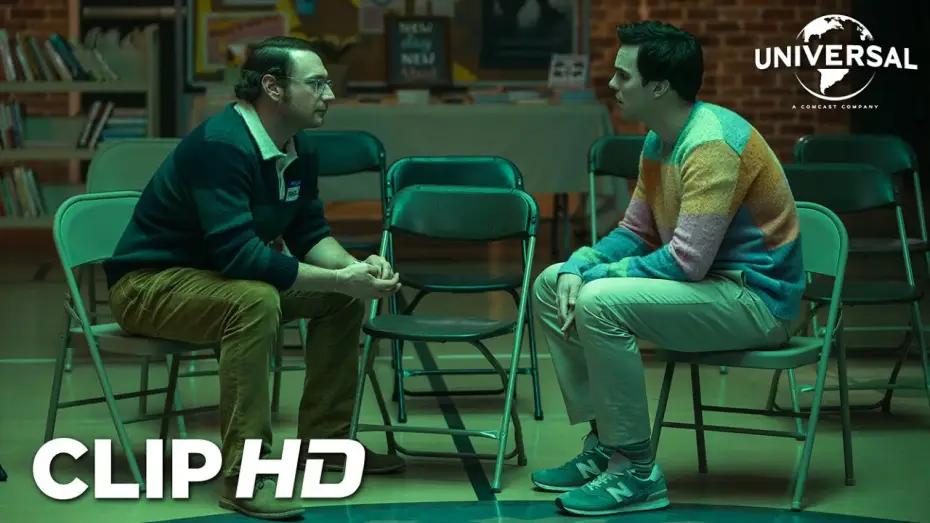 Video for the film Renfield — Clip - Renfield con el líder de su grupo de apoyo