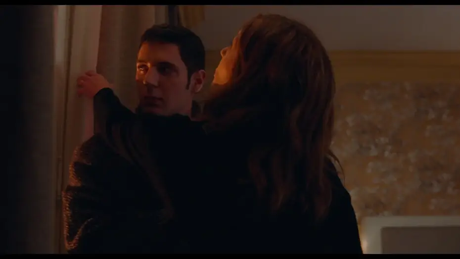Video for the film On a Magical Night — L'HOTEL DEGLI AMORI SMARRITI - Clip - Come fai a essere così giovane?
