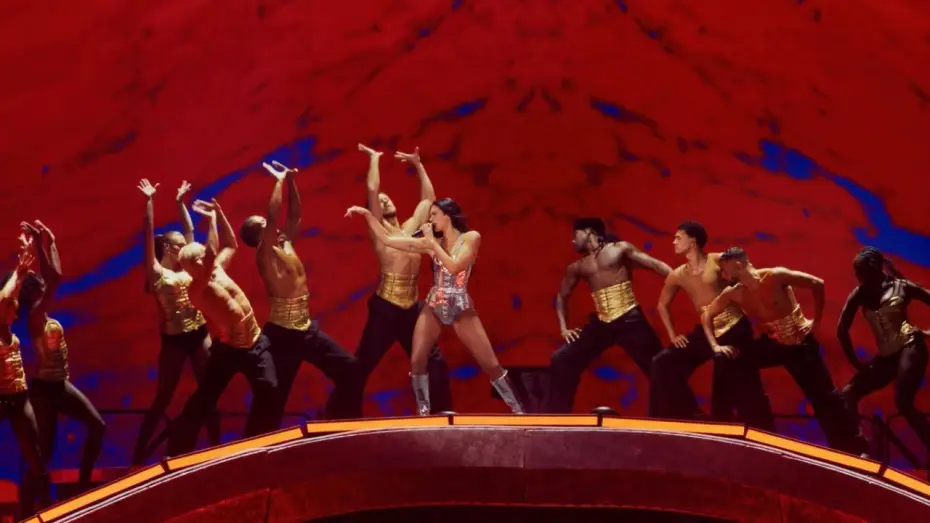 Video for the film Dua Lipa: Live from Mexico — Dua Lipa - Training Season (En live du Mexique)