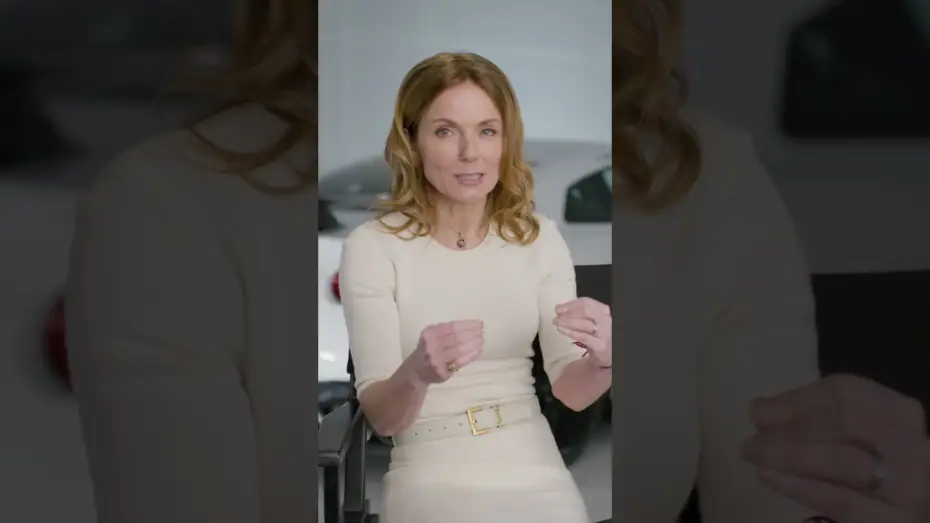 Video for the film Gran Turismo — Geri Halliwell-Horner, madre y apoyo del protagonista en su sueño [VOSE]