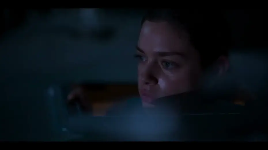 Video for the film Dangerous Waters — SUPERVIVIENTE - Tráiler oficial español