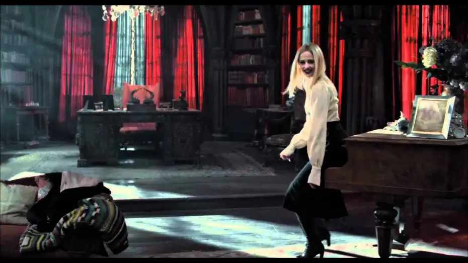 Video for the film Dark Shadows — Dark Shadows - Trailer Italiano - Al cinema dall'11 maggio