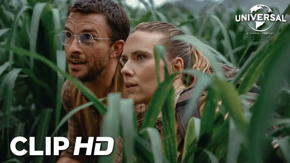 Video for the film Untitled Jurassic World Movie — Clip en español - Titanosaurios entre la hierba