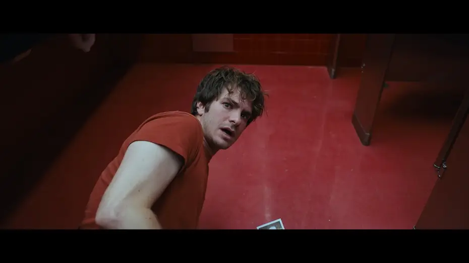 Video for the film Under the Silver Lake — Lo que esconde Silver Lake - Trailer español (HD)