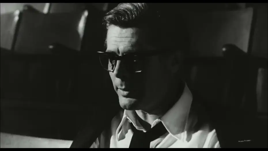 Video for the film 8½ — Huit et demi - Bande-annonce