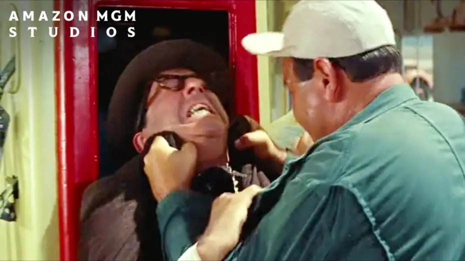 Video for the film It's a Mad, Mad, Mad, Mad World — Fight At The Gas Station