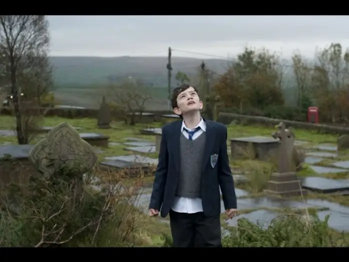 Video for the film A Monster Calls — UN MONSTRUO VIENE A VERME - Tráiler HD