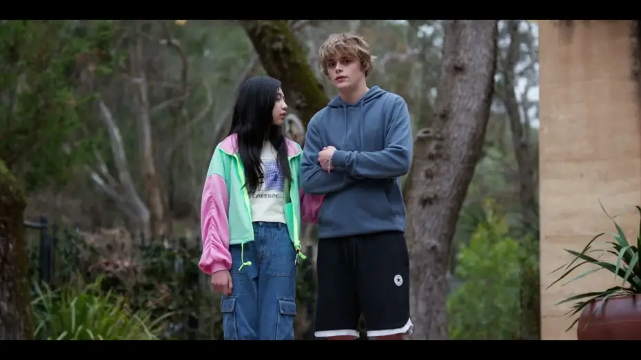 Video for the film Bring Her Back — Son tus nuevos hermanos Oliver.