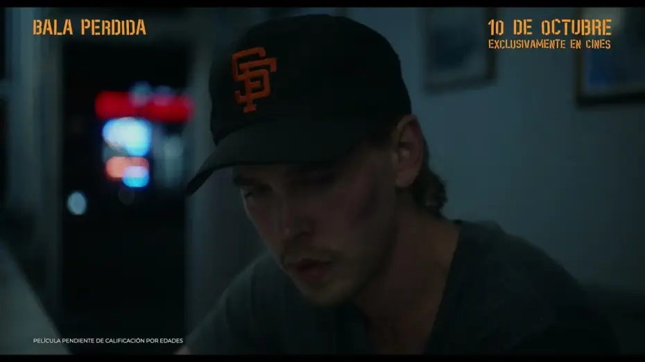 Video for the film Caught Stealing — Nadie sabe por qué lo buscan. Ni siquiera él...