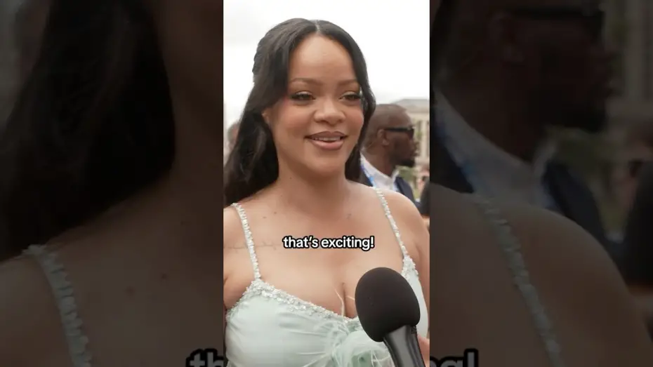 Video for the film The Smurfs Musical — Rihanna Describes Smurfs Movie