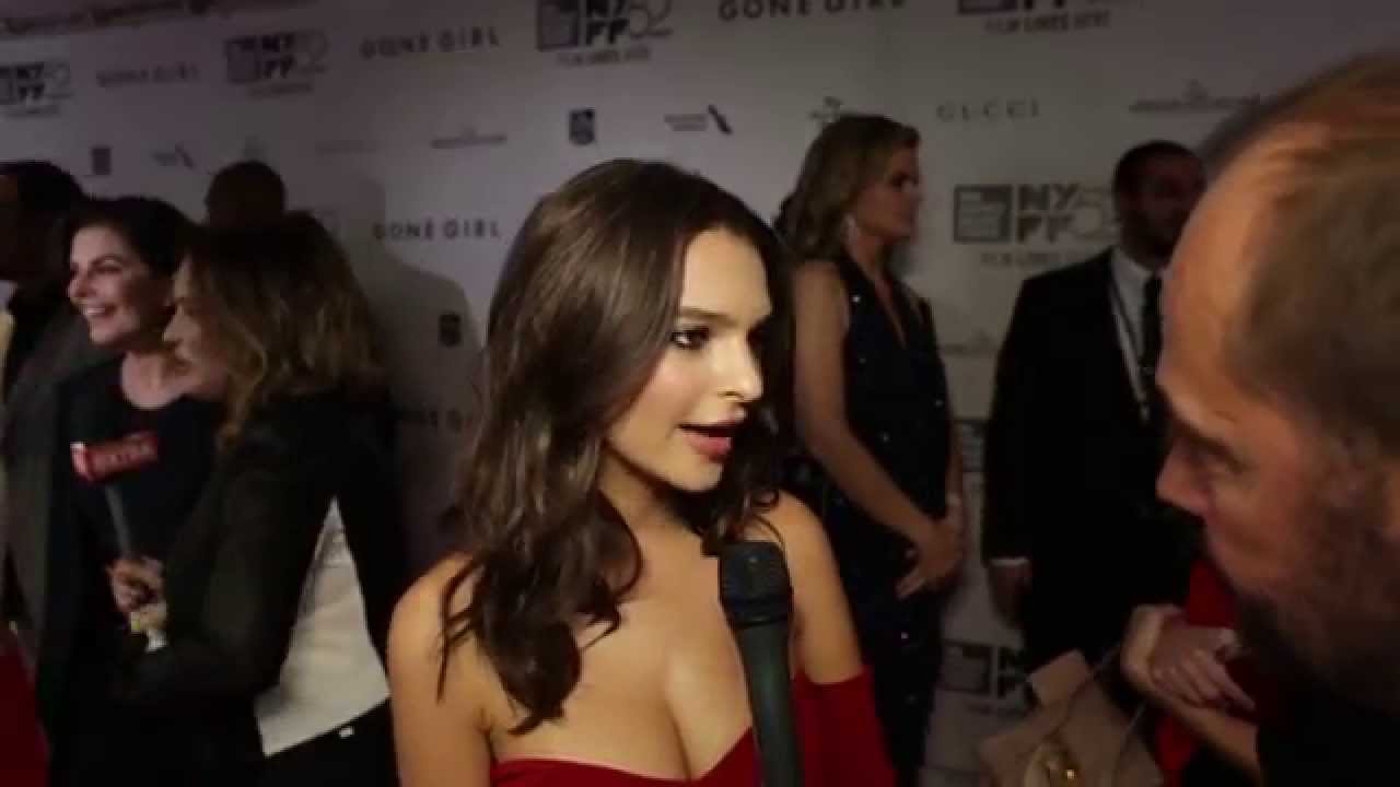 Video for the film Gone Girl — NYFF52 "Gone Girl" Red Carpet | Emily Ratajkowski